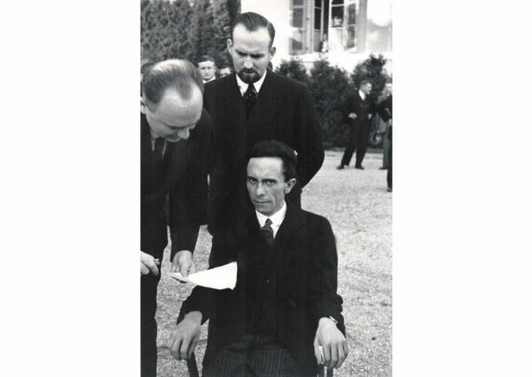Alfred Eisenstaedt - Goebbels