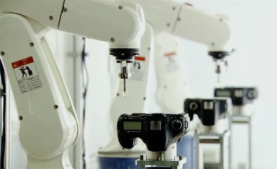 Come si realizza una macchina fotografica e come si realizza un obiettivo fotografico. I video