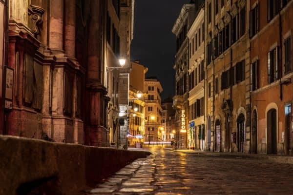 fotografia di strada notturna