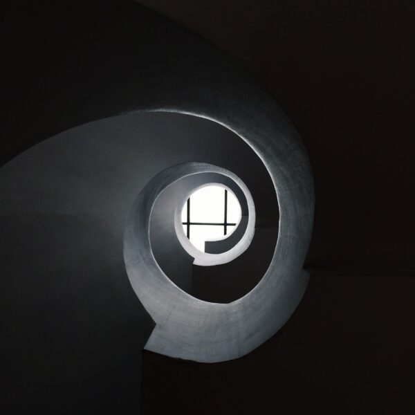 migliorare la fotografia cambiando la prospettiva Dark spiral well