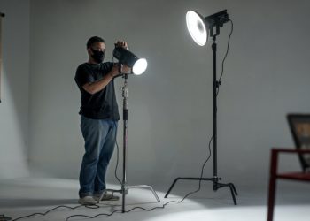 Set up the lighting for photoshot