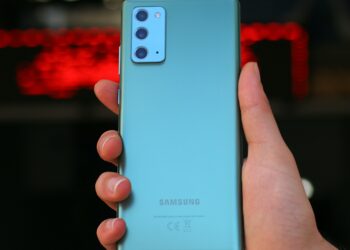 Samsung Galaxy Note 20 .(Please mention @zana_qaradaghy on Instagram while use this photo) Follow me on Instagram @zana_qaradaghy